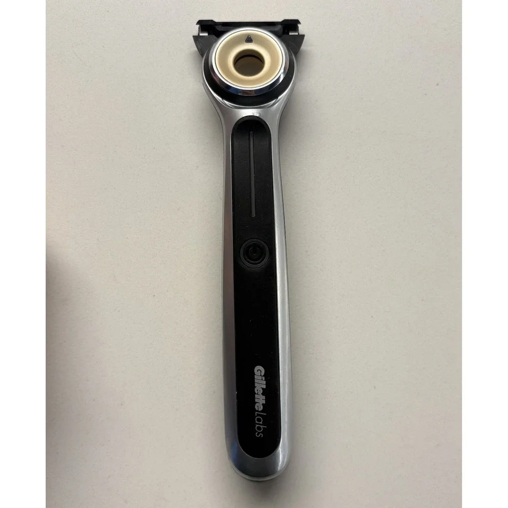 Gillette Labs Heated Razor Starter Kit w/ Base No box